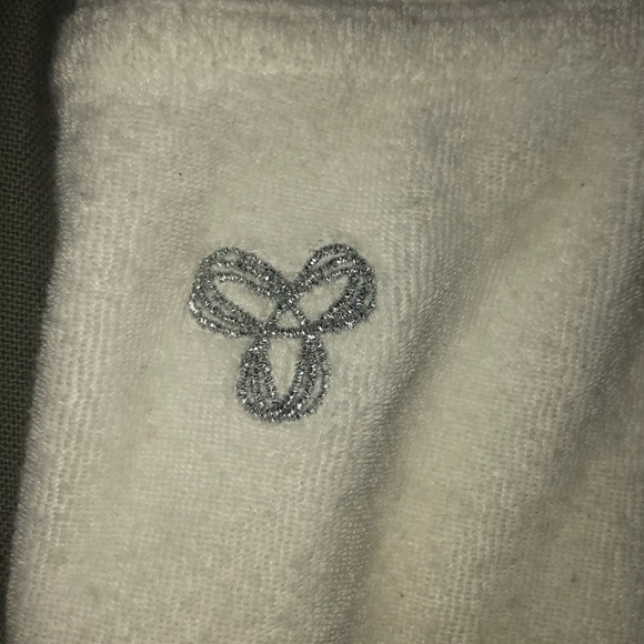 TNA Aritzia 3/4 sweatpants - Picture 2 of 3